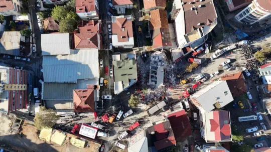 Gebze'de çöken bina havadan görüntülendi