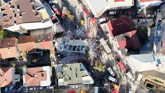 Gebze'de çöken bina havadan görüntülendi