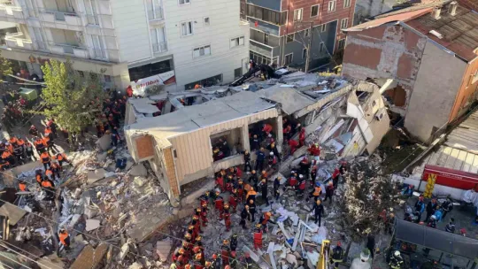 Gebze'de çöken bina havadan görüntülendi