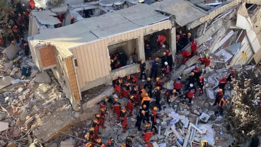 Gebze'de çöken bina havadan görüntülendi