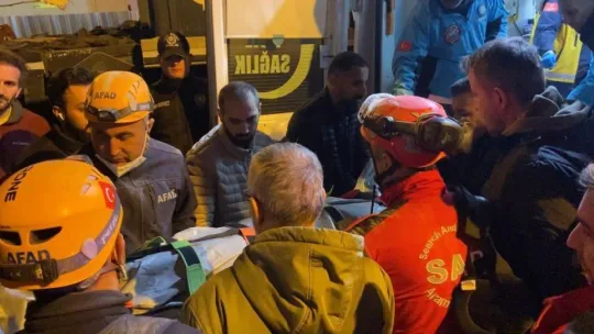 Gebze'de çöken binada annenin de cansız bedenine ulaşıldı: 5 kişilik aileden 1'i sağ kurtarıldı