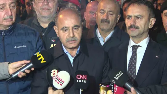 Gebze'de çöken binada annenin de cansız bedenine ulaşıldı: 5 kişilik aileden 1'i sağ kurtarıldı