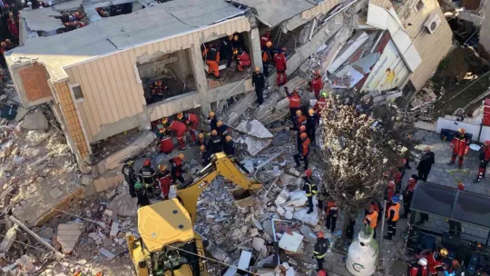 Enkaz altında kalan aile fertlerinin kimlikleri belli oldu