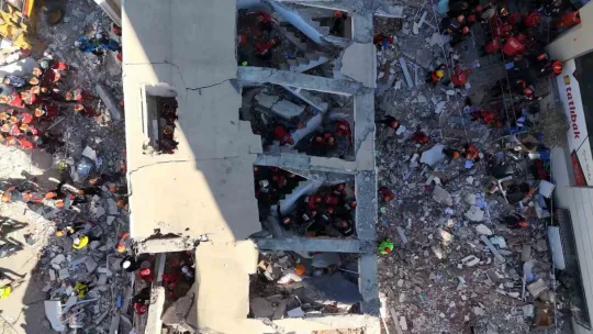 Kurtarma çalışmaları 11. saatinde havadan görüntülendi