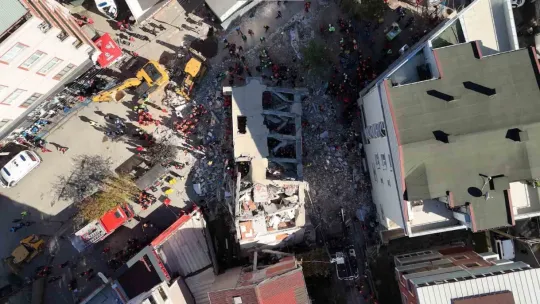 Kurtarma çalışmaları 11. saatinde havadan görüntülendi