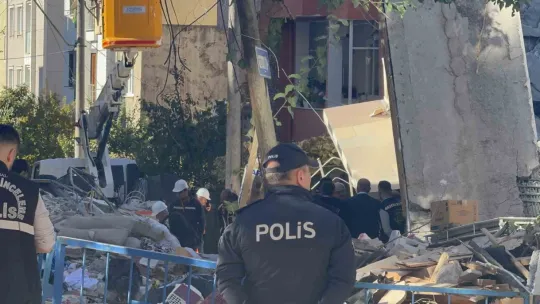 Gebze'de çöken binanın enkazında inceleme yapılıyor