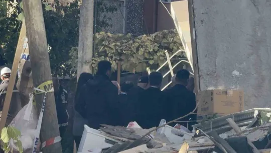 Gebze'de çöken binanın enkazında inceleme yapılıyor