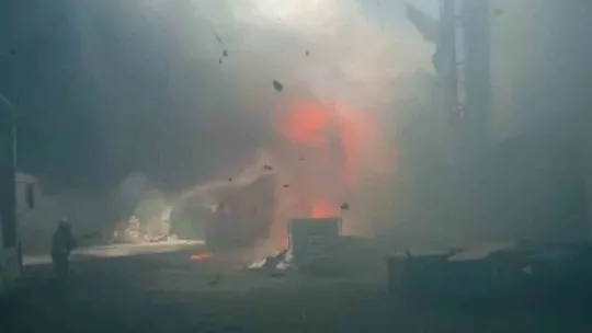 Gebze'de fabrika alev topuna döndü: Bölgeye çok sayıda ekip sevk edildi