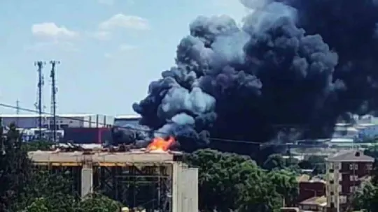 Gebze'de fabrika alev topuna döndü: Bölgeye çok sayıda ekip sevk edildi