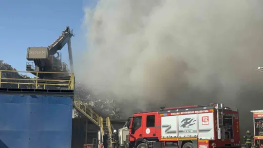 Gebze'de hurda sahasında yangın çıktı