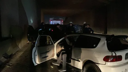 Kocaeli'de iki otomobil çarpıştı