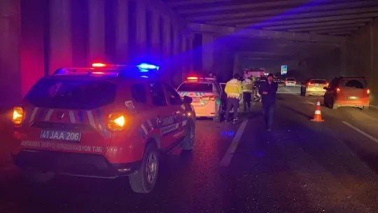 Kocaeli'de iki otomobil çarpıştı