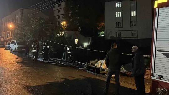 Müstakil evin duvarı çöktü, 4 kişilik aile ölümden döndü
