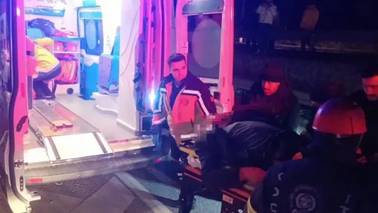 Kamyonet bariyerlere ok gibi saplandı: 1 yaralı