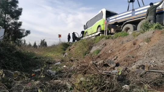 Gebze'de midibüs devrildi: 7 yaralı