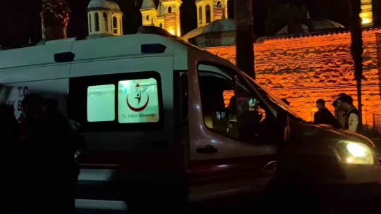 Gebze'de yolun karşısına geçen yayaya otomobil çarptı
