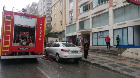 Zincir marketin deposunda çıkan yangın korkuttu