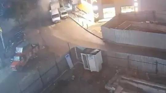 Gebze'deki binanın yıkılma anı kamerada