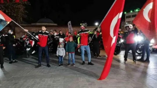 Gebze'de 29 Ekim coşkusu sokakları sardı