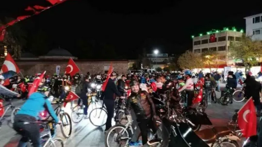 Gebze'de 29 Ekim coşkusu sokakları sardı