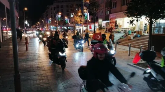 Gebze'de 29 Ekim coşkusu sokakları sardı