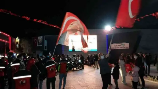 Gebze'de 29 Ekim coşkusu sokakları sardı