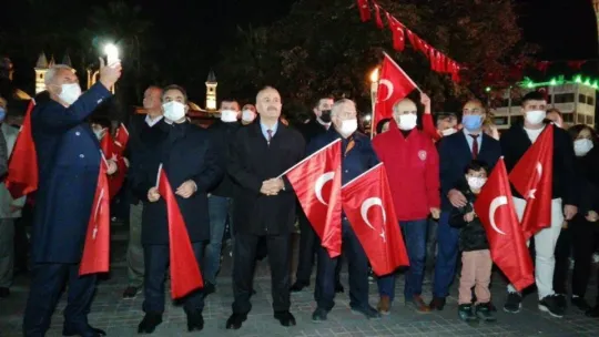 Gebze'de 29 Ekim coşkusu sokakları sardı