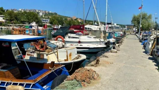 Gebze'de balıkçılar deniz altındaki müsilajdan şikayetçi