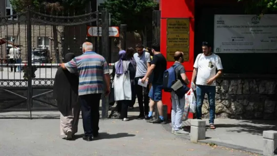 Geç kaldığı sınavda görevlilere tepki gösterdi