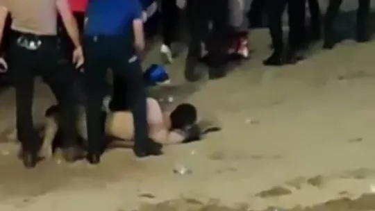 Gece vakti denize girdi, boğulmaktan son anda kurtarıldı