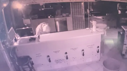 Gece vakti içeri girdi: Gözüne motosikleti kestirdi