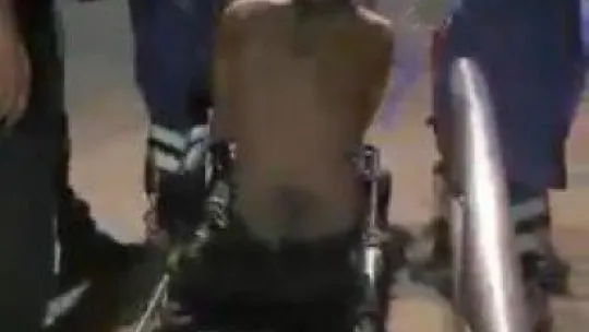 Gece yarısı denize atladı!