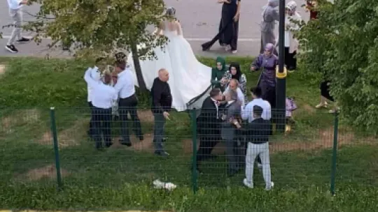 Gelin ve damat kavganın ortasında kaldı