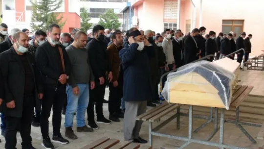 Genç hemşirenin babası, kızının cenazesini görmeye dayanamadı!