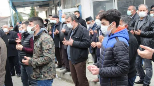 Genç hemşirenin babası, kızının cenazesini görmeye dayanamadı!