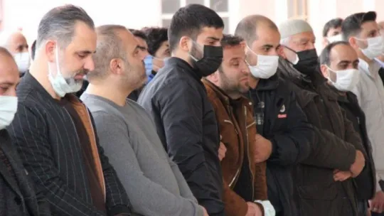 Genç hemşirenin babası, kızının cenazesini görmeye dayanamadı!