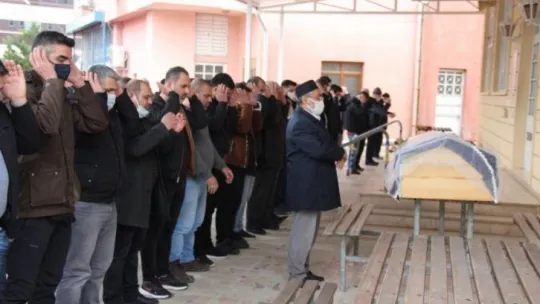 Genç hemşirenin babası, kızının cenazesini görmeye dayanamadı!