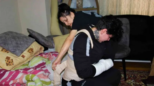 Genç kadın kuryeyi acımasızca böyle darp ettiler