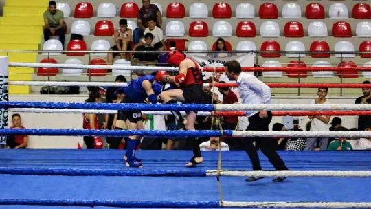 Gençler kozlarını ringde paylaştı