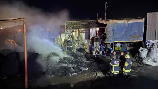 Kocaeli'deki iki iş yeri alevlere teslim oldu