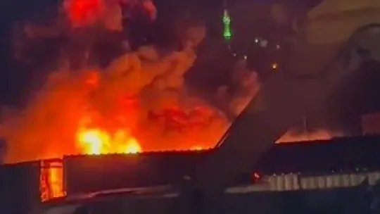 Kocaeli'deki iki iş yeri alevlere teslim oldu