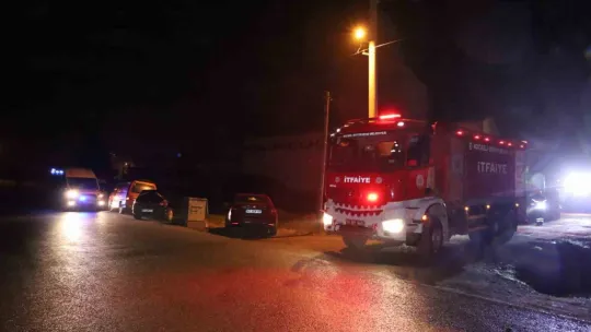 Geri dönüşüm deposunda çıkan yangın paniği