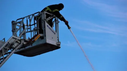 Geri dönüşüm deposunda yangın çıktı!