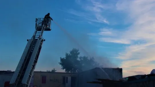 Geri dönüşüm deposunda yangın çıktı!