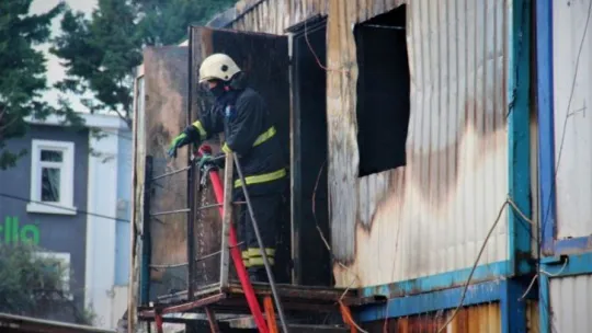 Geri dönüşüm deposunda yangın çıktı!