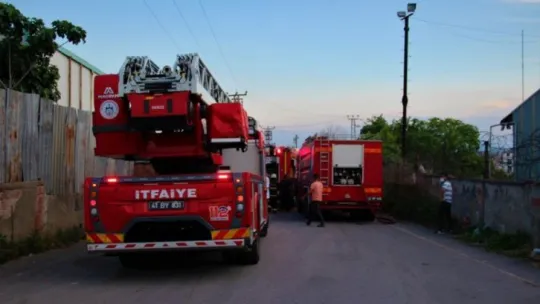 Geri dönüşüm deposunda yangın çıktı!