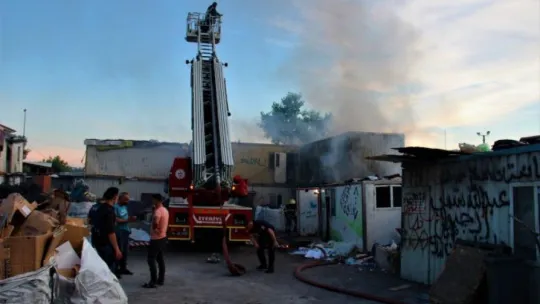 Geri dönüşüm deposunda yangın çıktı!