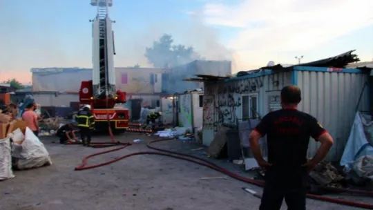 Geri dönüşüm deposunda yangın çıktı!