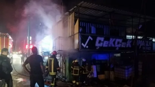 Geri dönüşüm deposundaki yangın bakın neden çıkmış!