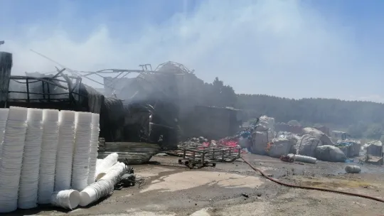 Geri dönüşüm fabrikası alevlere teslim oldu